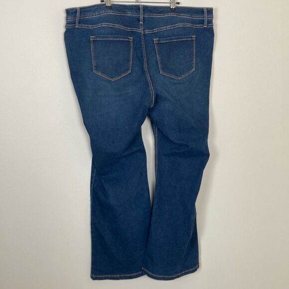 Torrid‎ Mid Rise Wash Boot Cut Women's Jean Size 22 Short (F7) - Picture 2 of 10
